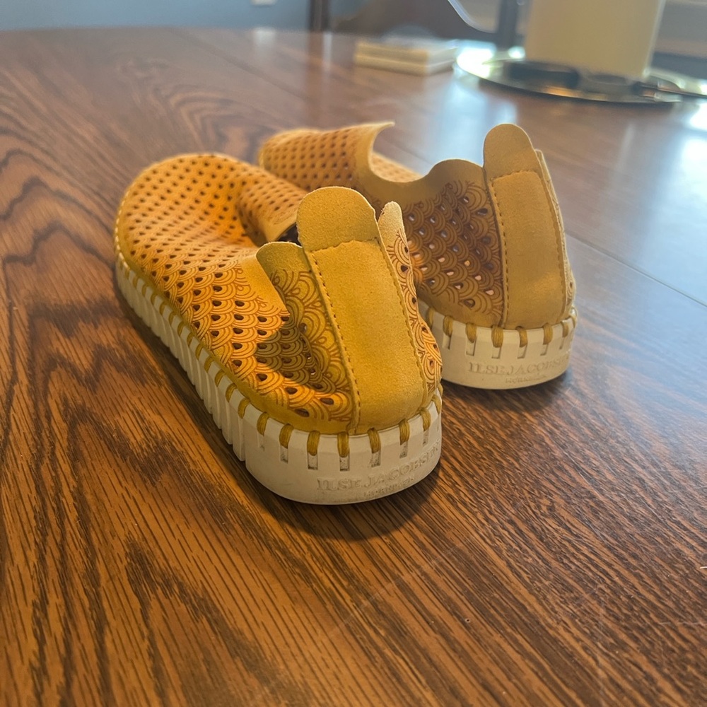 Ilse Jacobsen HORNBAEK Women's Tulip Shoes in a perforated yellow - Picture 3 of 5